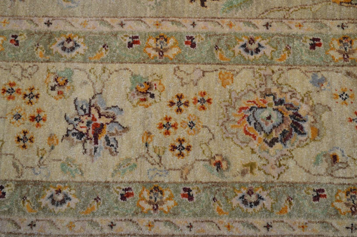 7' 8" x 10' 1" India Sultanabad Rug image 6