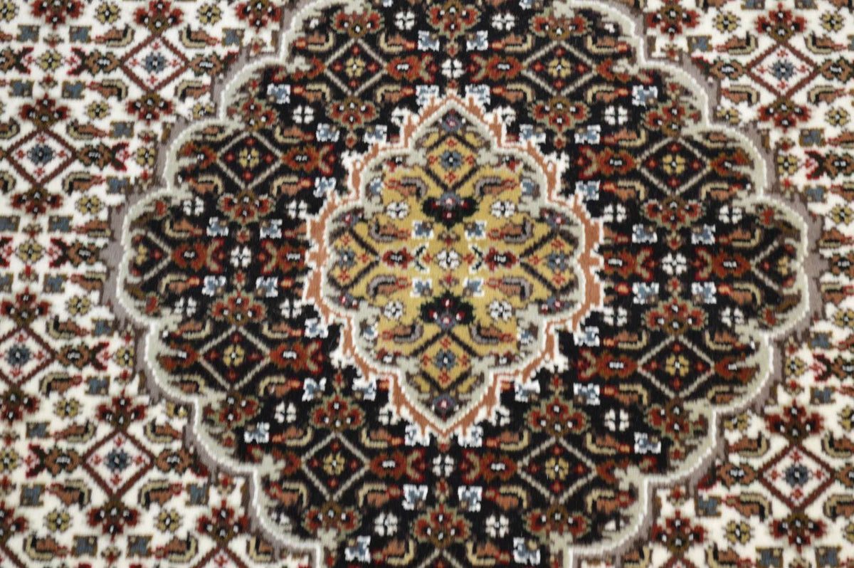 4' 3" x 6' 2" India Bijar Rug image 5