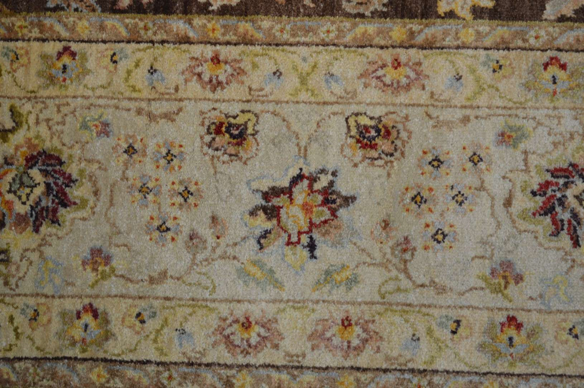 8' 1" x 10' 0" India Sultanabad Rug image 8