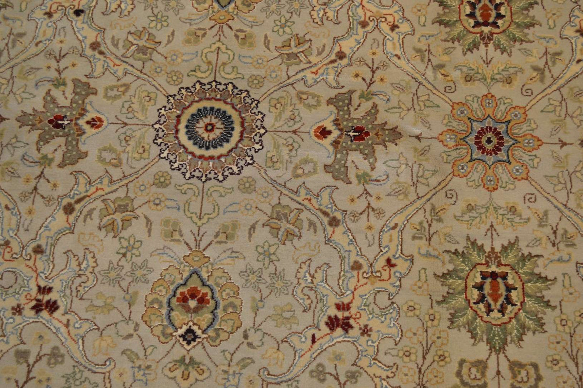 8' 1" x 10' 2" India Agra Rug image 7
