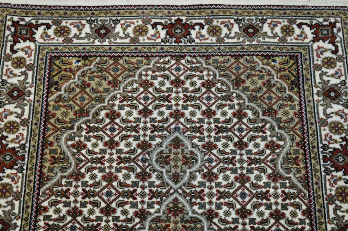 3' 1" x 5' 2" India Bijar Rug image 5