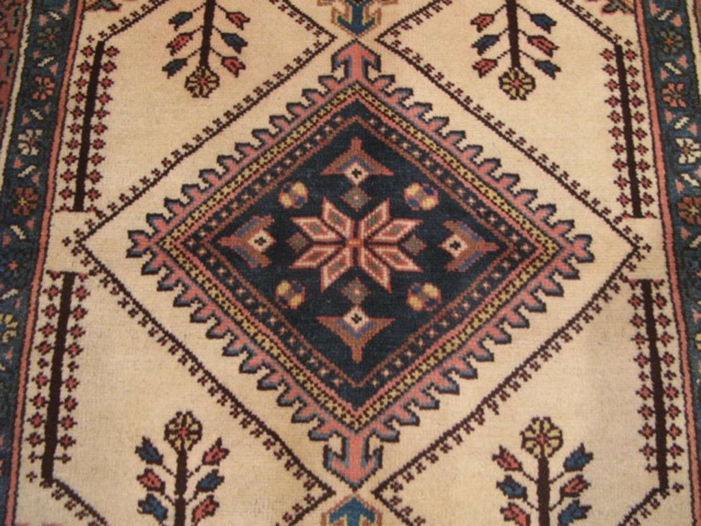 3' 6" x 4' 1" Persian Lori Rug image 5