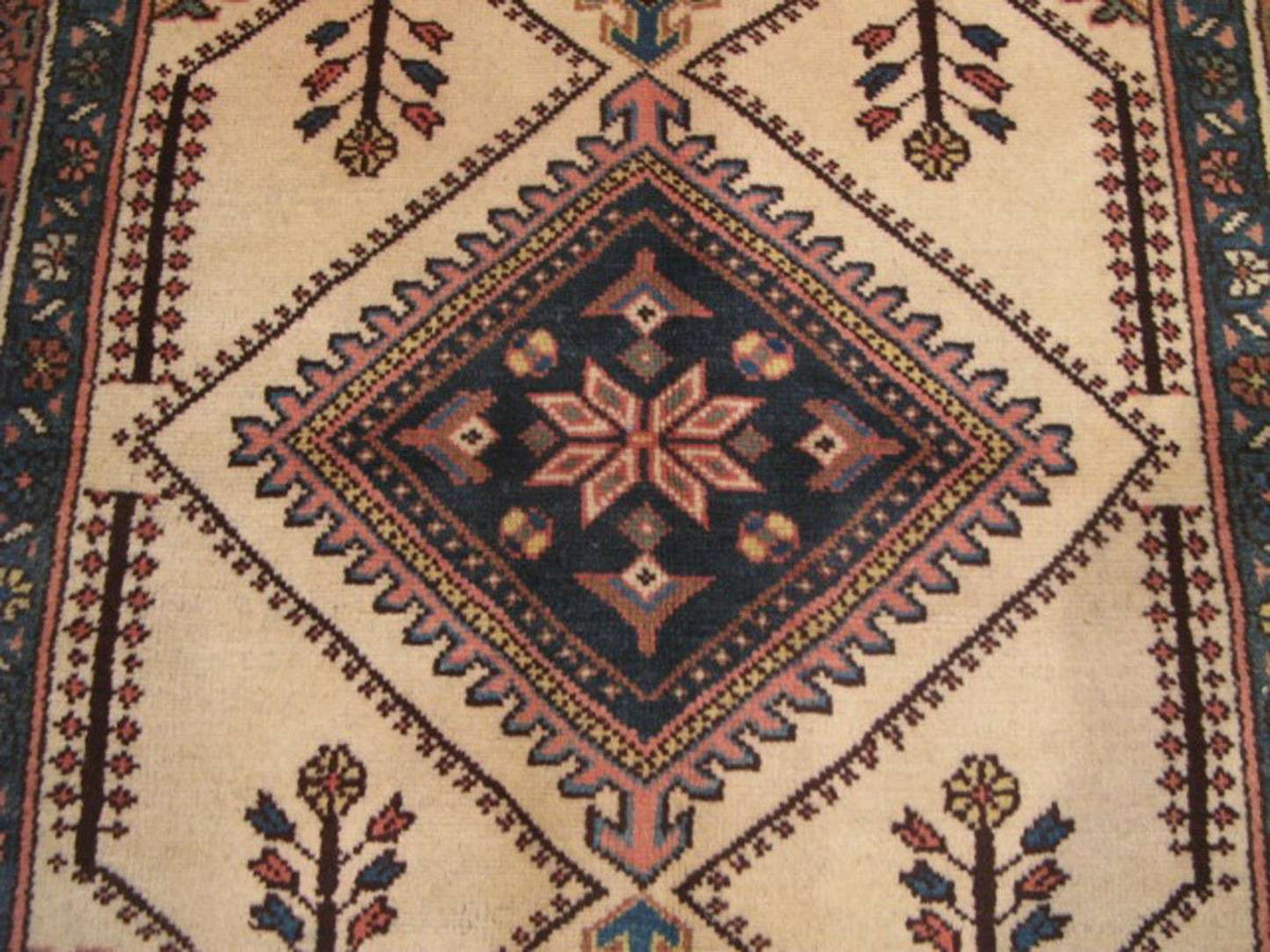 3' 6" x 4' 1" Persian Lori Rug image 5