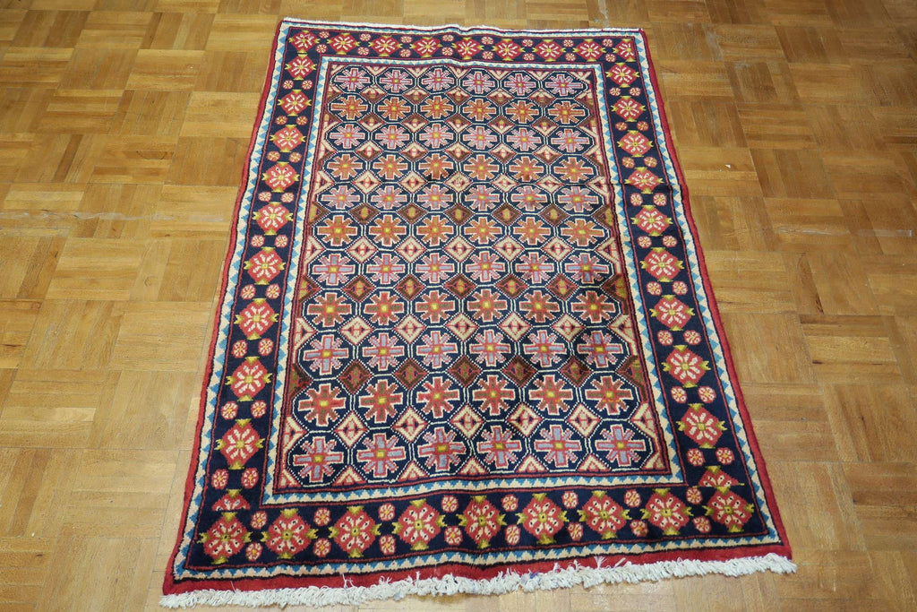 2' 9" x 4' 6" Persian Hamadan Rug image 4