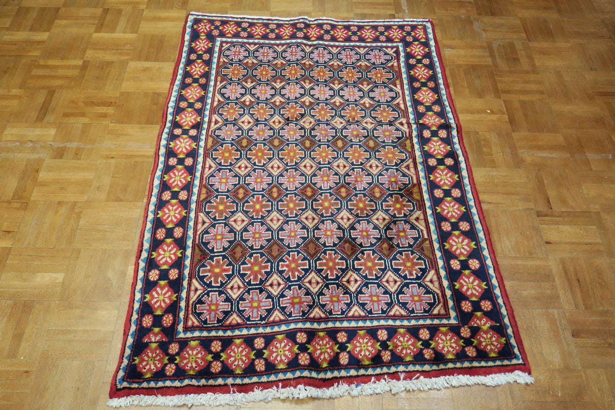 2' 9" x 4' 6" Persian Hamadan Rug image 4