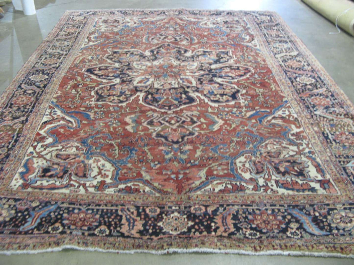 9' 9" x 13' 4" Persian Heriz Rug image 1
