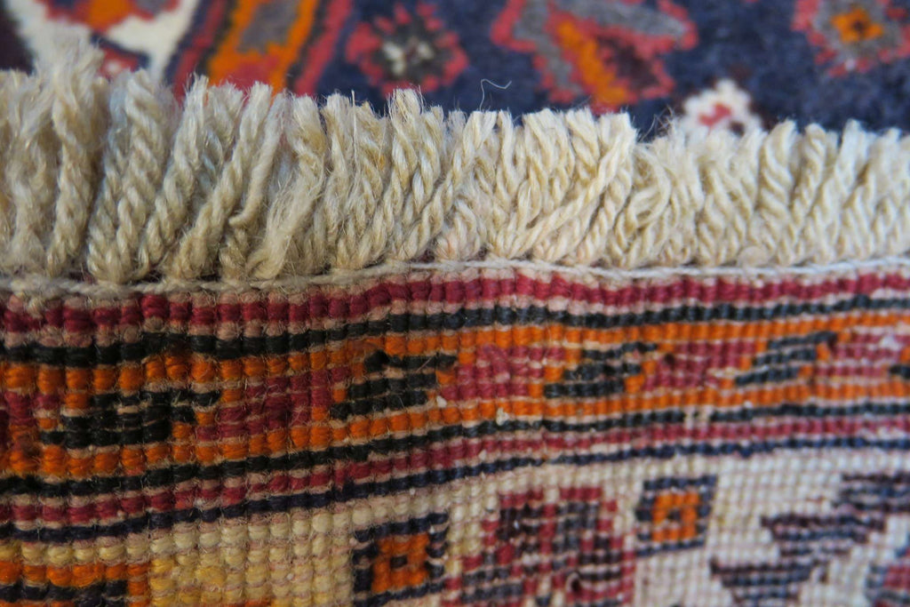 5' 4" x 8' 0" Persian Shiraz Rug image 4