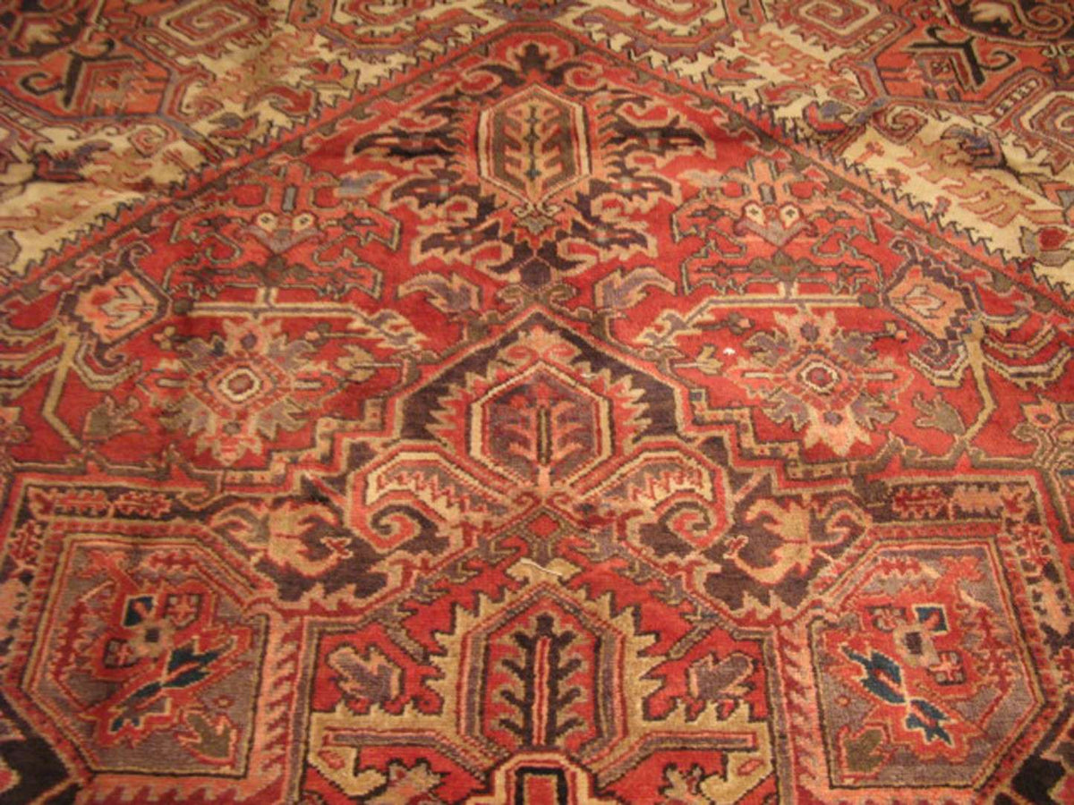 7' 9" x 11' 6" Persian Heriz Rug image 6