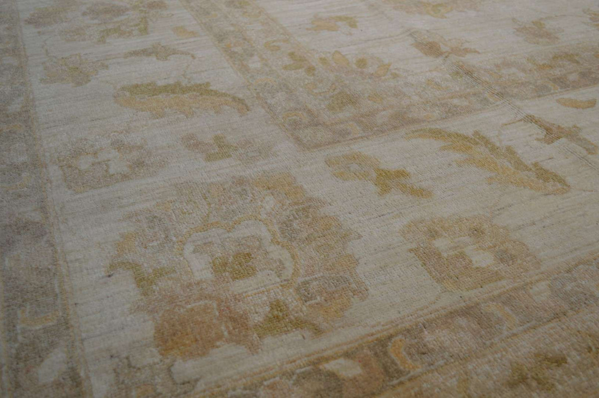 12' 0" x 17' 6" Pakistan Peshawar Rug image 5