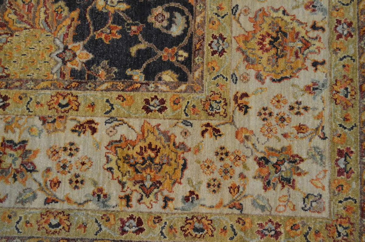 7' 9" x 10' 3" India Sultanabad Rug image 8