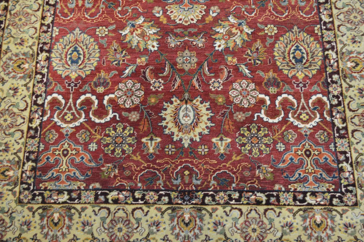 4' 0" x 5' 9" India Agra Rug image 5