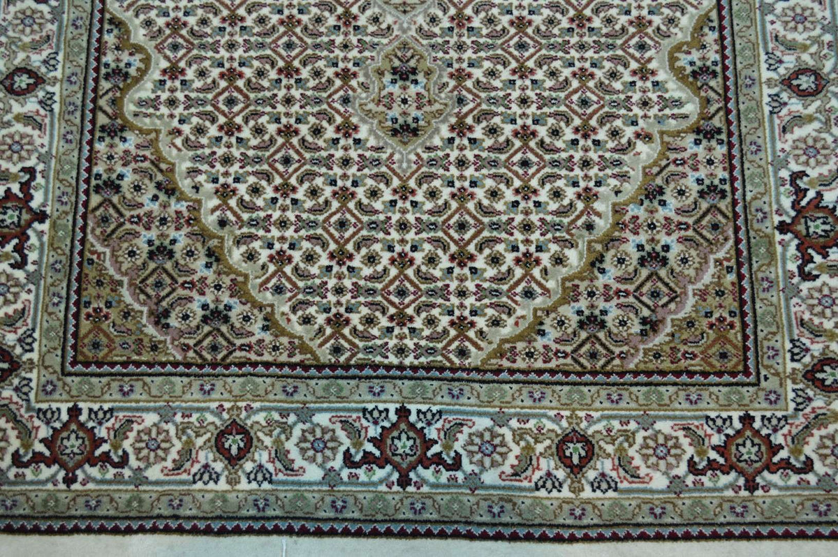4' 1" x 6' 4" India Tabriz Rug image 9