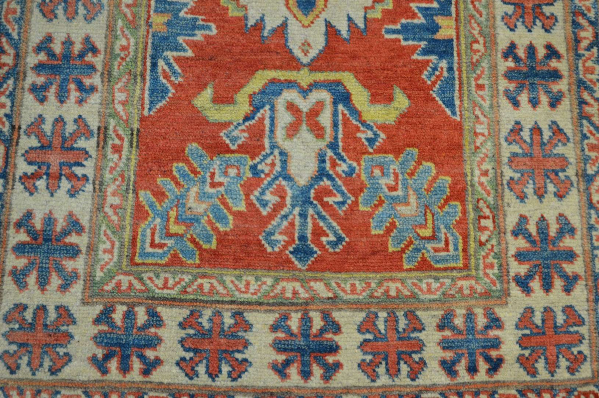 2' 7" x 4' 4" Pakistan Kazak Rug image 3