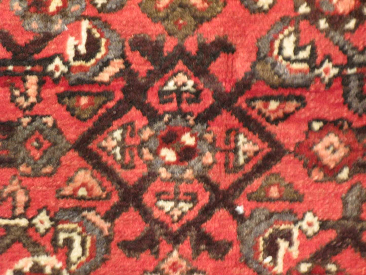5' 6" x 10' 2" Persian Hosseinabad Rug image 6