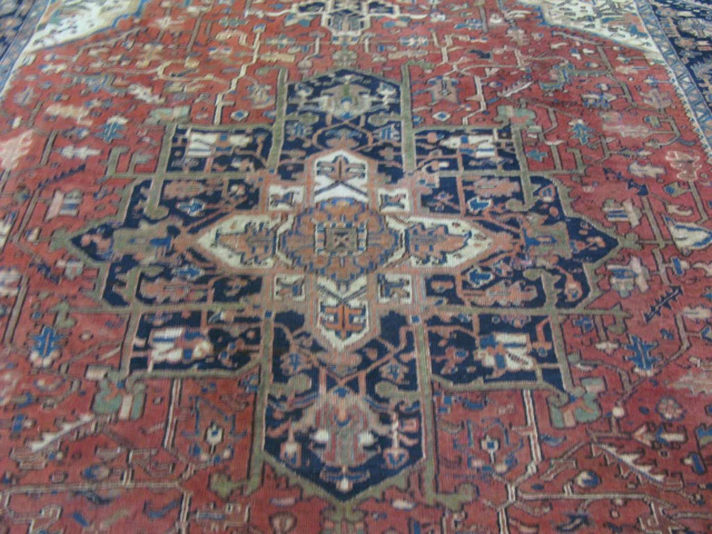 9' 6" x 12' 1" Persian Heriz Rug image 4