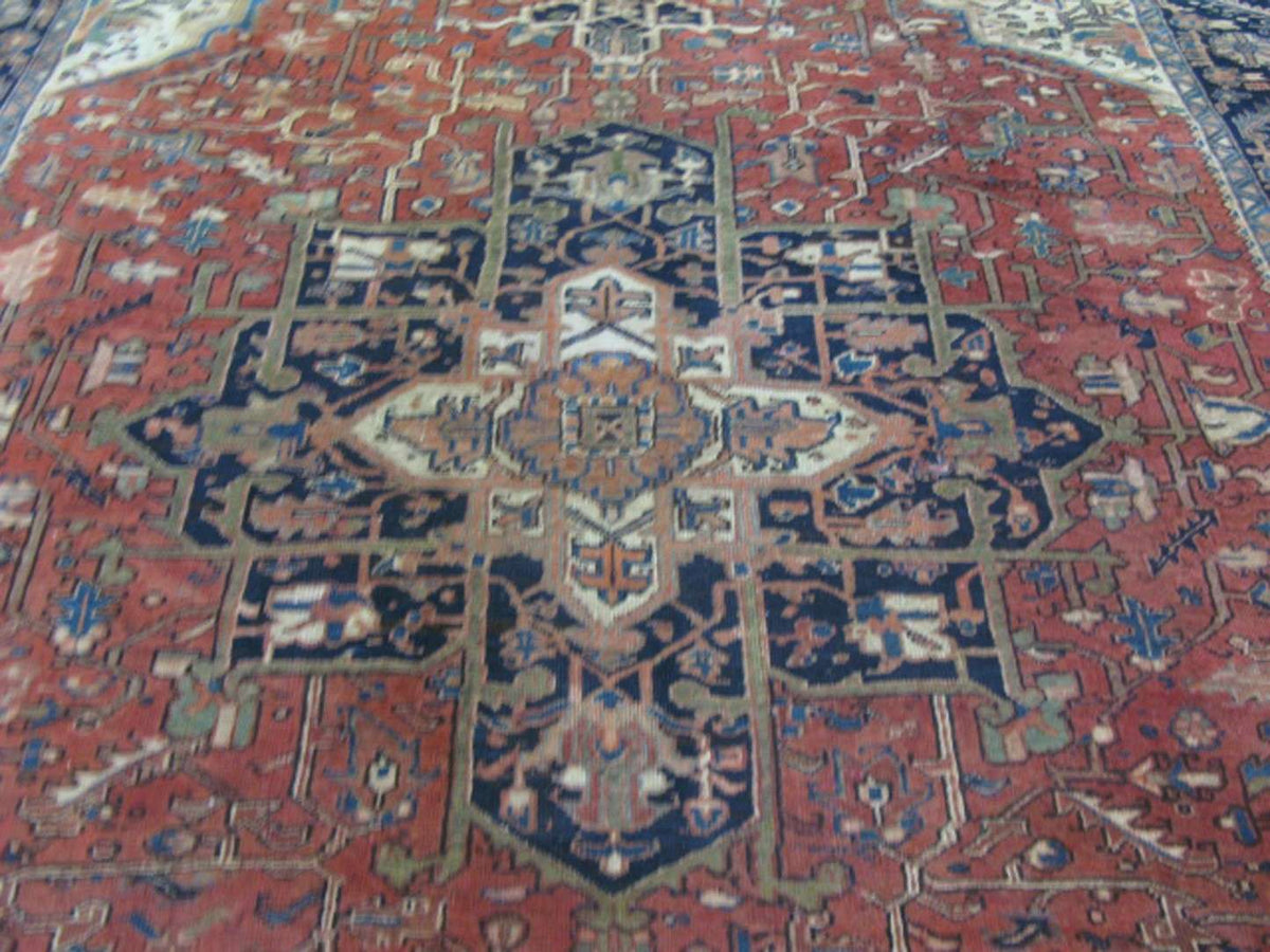 9' 6" x 12' 1" Persian Heriz Rug image 4