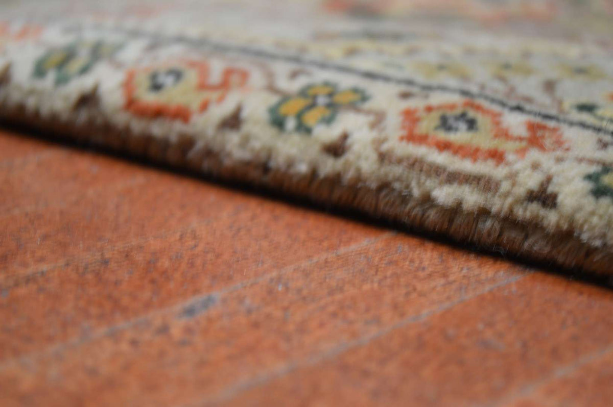 5' 1" x 7' 1" India Agra Rug image 10