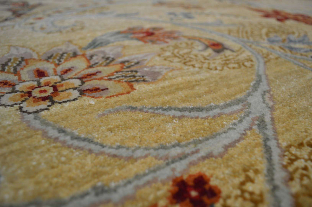 8' 0" x 9' 9" India Sultanabad Rug image 4