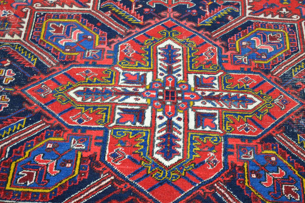 7' 9" x 10' 0" Persian Heriz Rug image 9