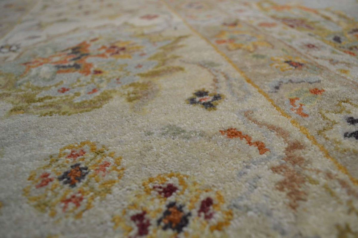 10' 1" x 14' 0" India Sultanabad Rug image 4