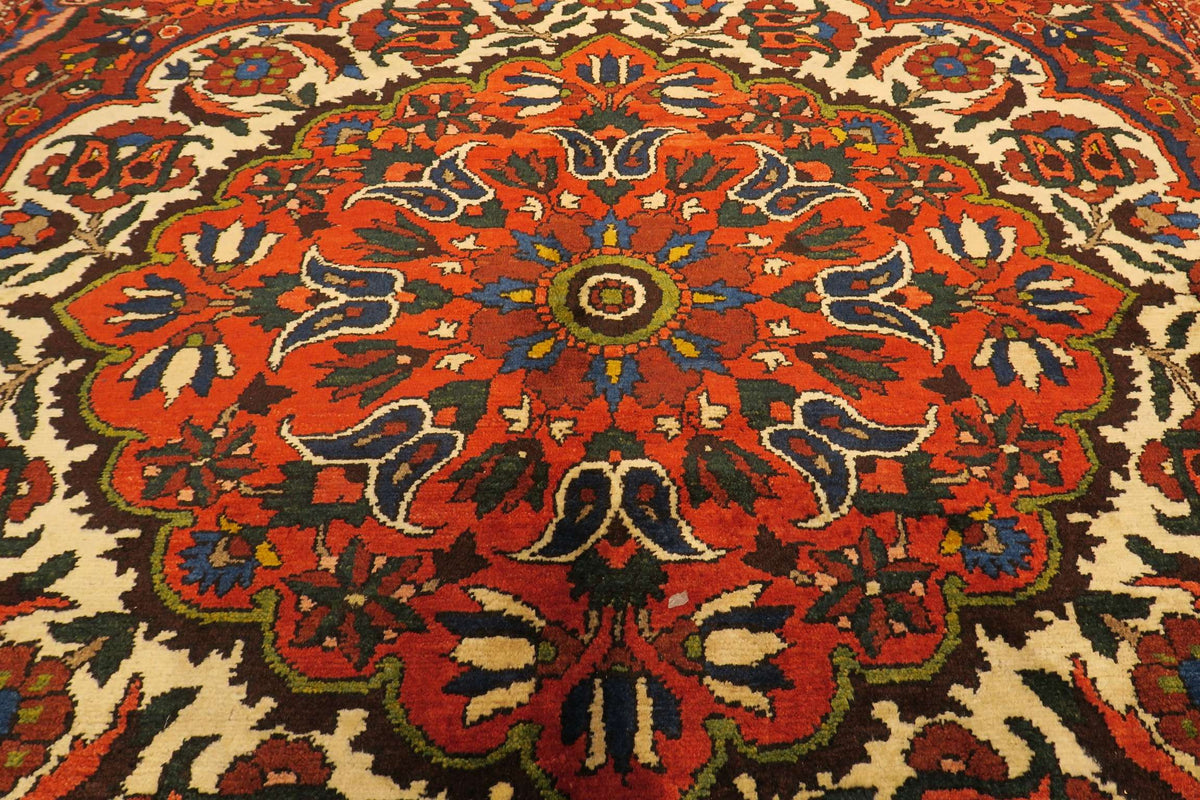 8' 0" x 11' 3" Persian Bakhtiar Rug image 4