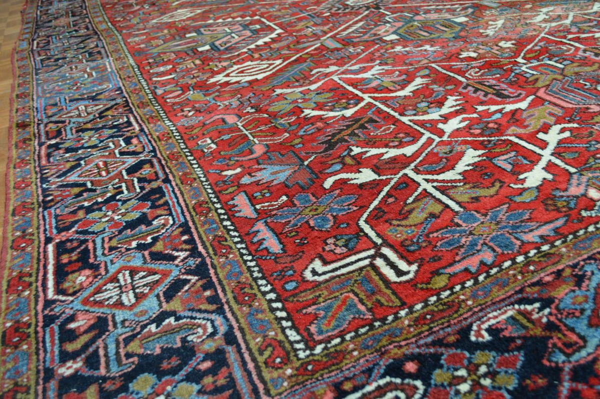 7' 9" x 11' 6" Persian Heriz Rug image 10