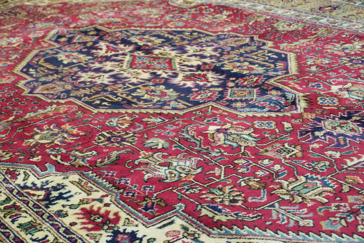 6' 6" x 6' 9" Persian Tabriz Rug image 5