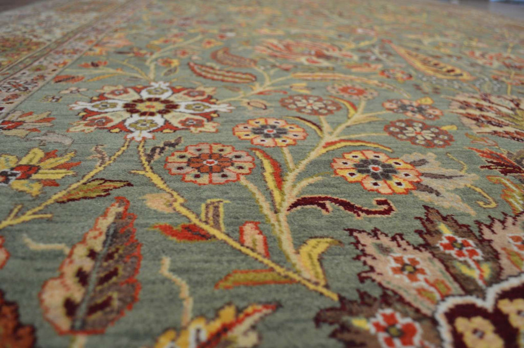 5' 9" x 9' 4" India Sultanabad Rug image 3