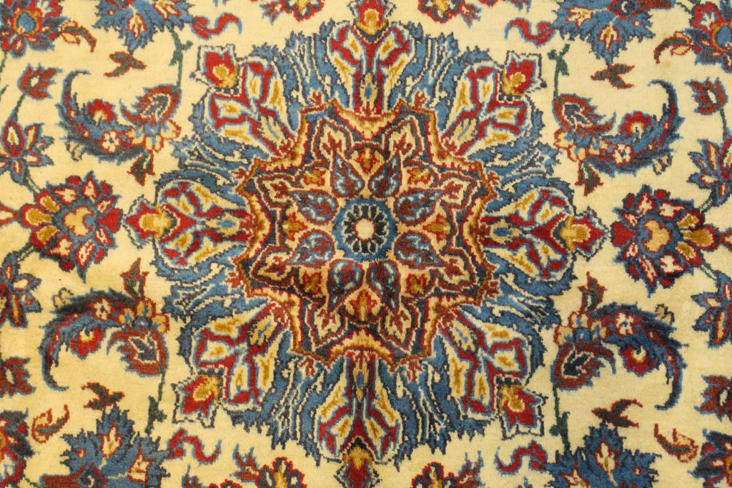 3' 3" x 5' 6" Persian Najafabad Rug image 11