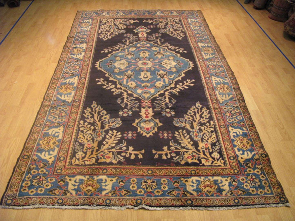 5' 4" x 9' 9" Persian Shahreza Rug image 1
