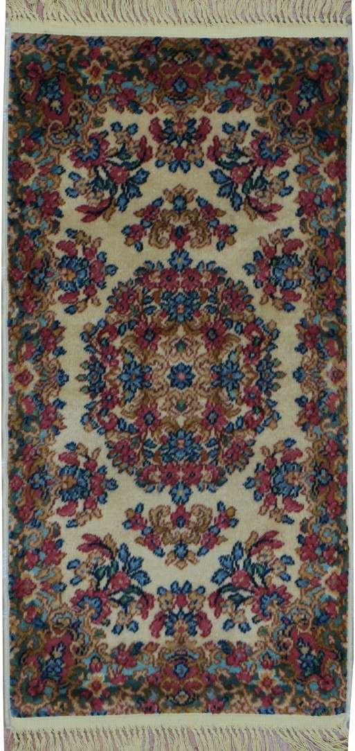 2' 0" x 4' 7" USA Karastan Rug image 0