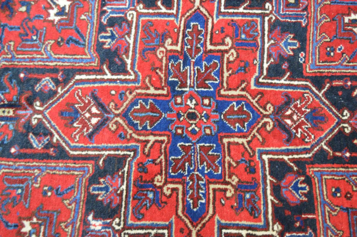 8' 6" x 10' 3" Persian Heriz Rug image 7