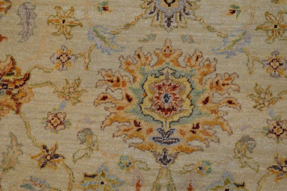 9' 0" x 11' 9" India Sultanabad Rug image 4