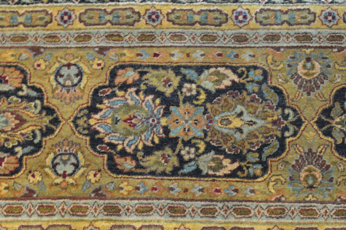 9' 0" x 11' 5" India Agra Rug image 8