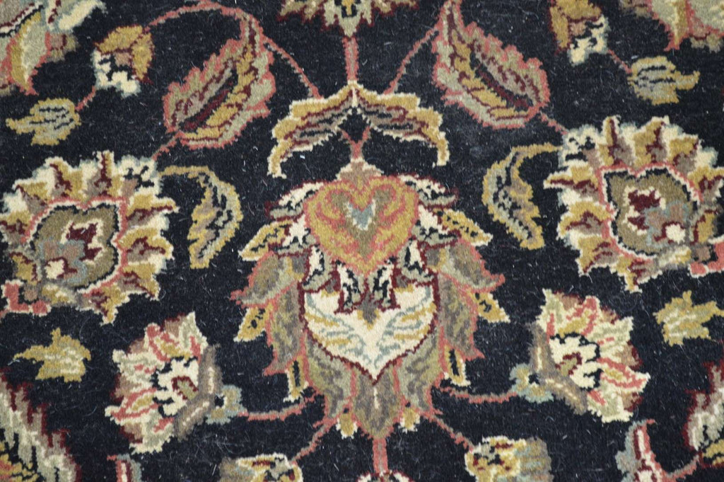 5' 3" x 5' 3" India Agra Round Rug image 8