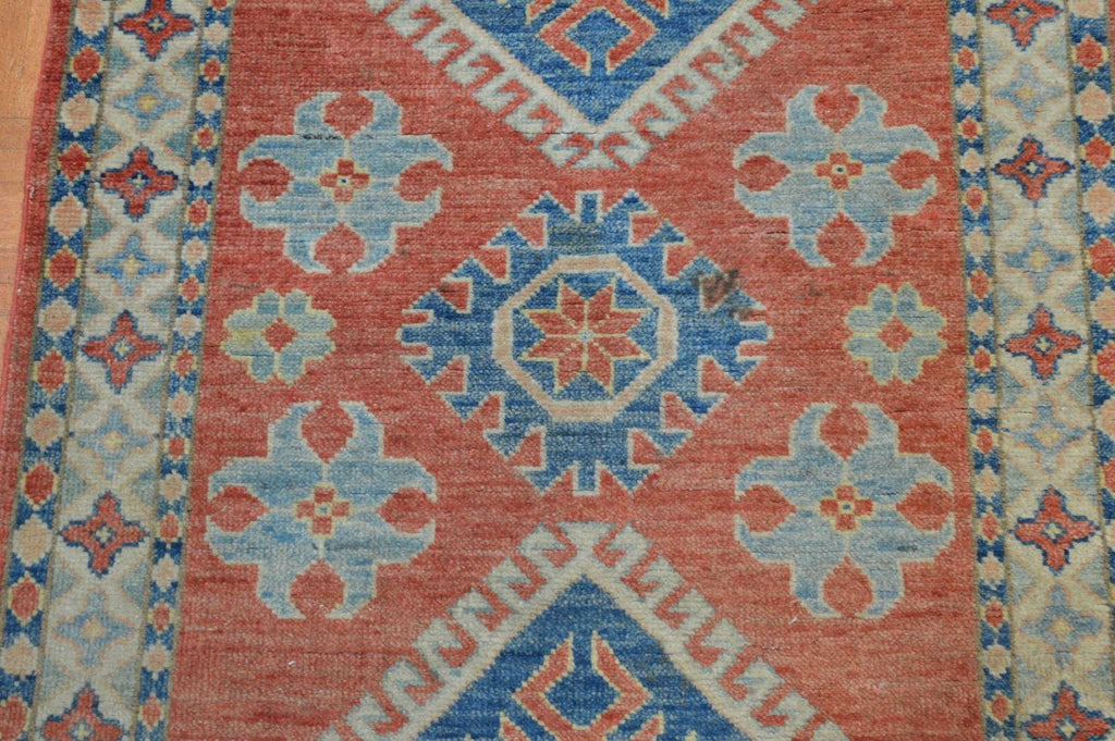 2' 7" x 4' 1" Pakistan Kazak Rug image 7