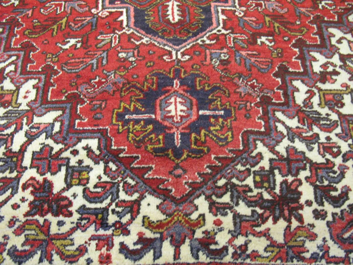 7' 9" x 10' 3" Persian Heriz Rug image 8