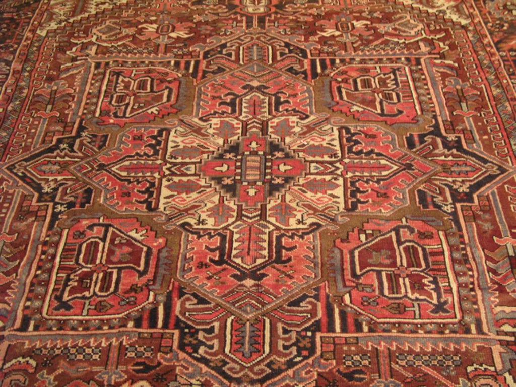 8' 9" x 11' 6" Persian Heriz Rug image 9