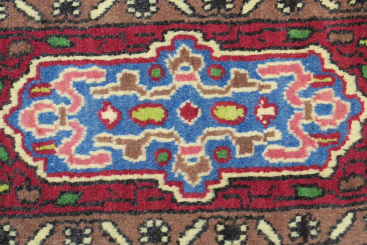 3' 0" x 5' 1" Persian Sarouk Rug image 1