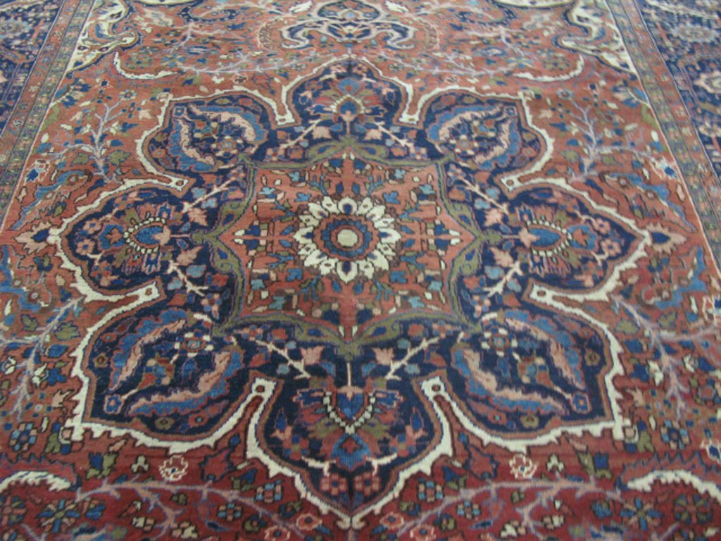 9' 5" x 12' 6" Persian Heriz Rug image 2