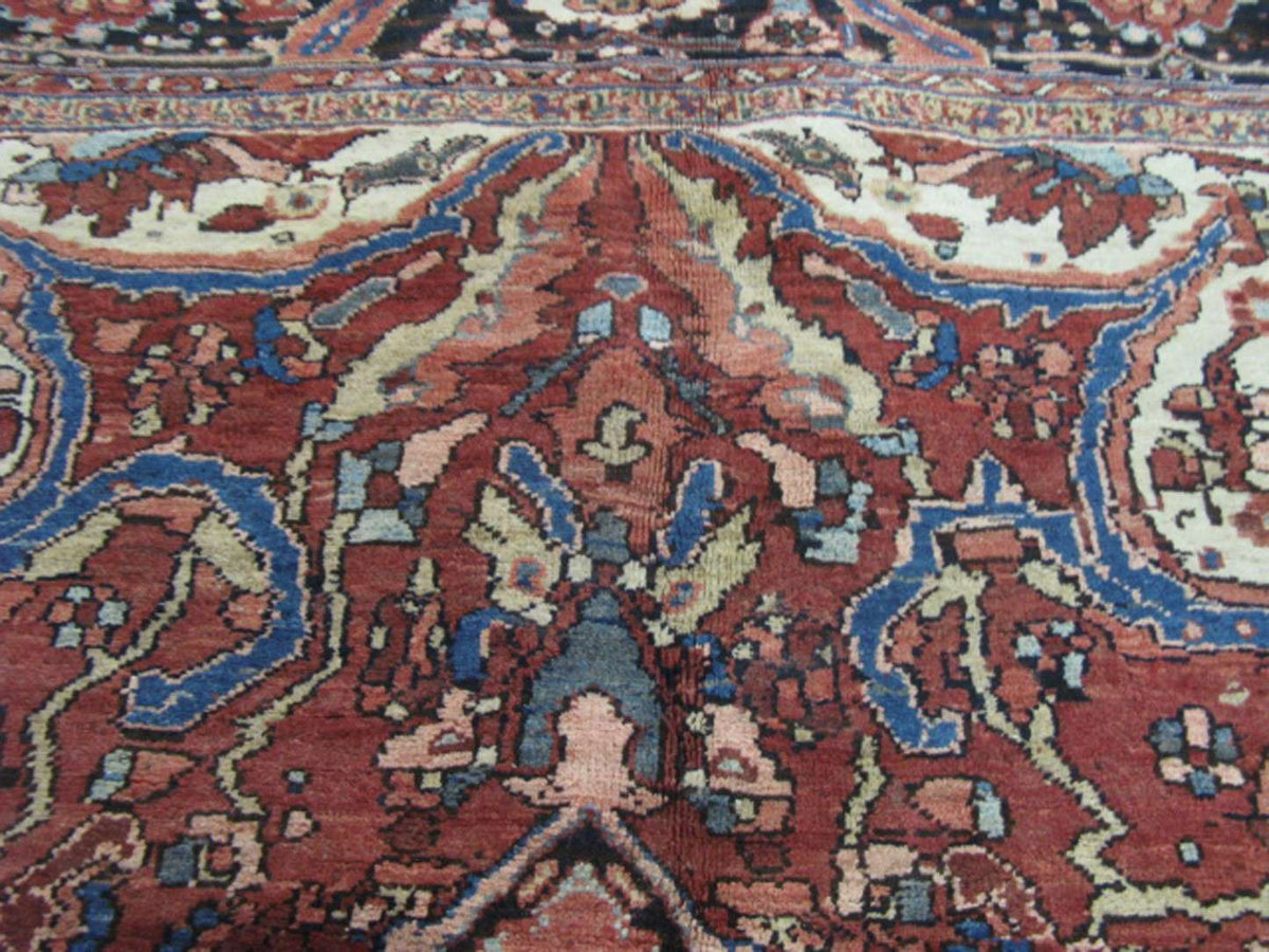 9' 9" x 13' 4" Persian Heriz Rug image 4
