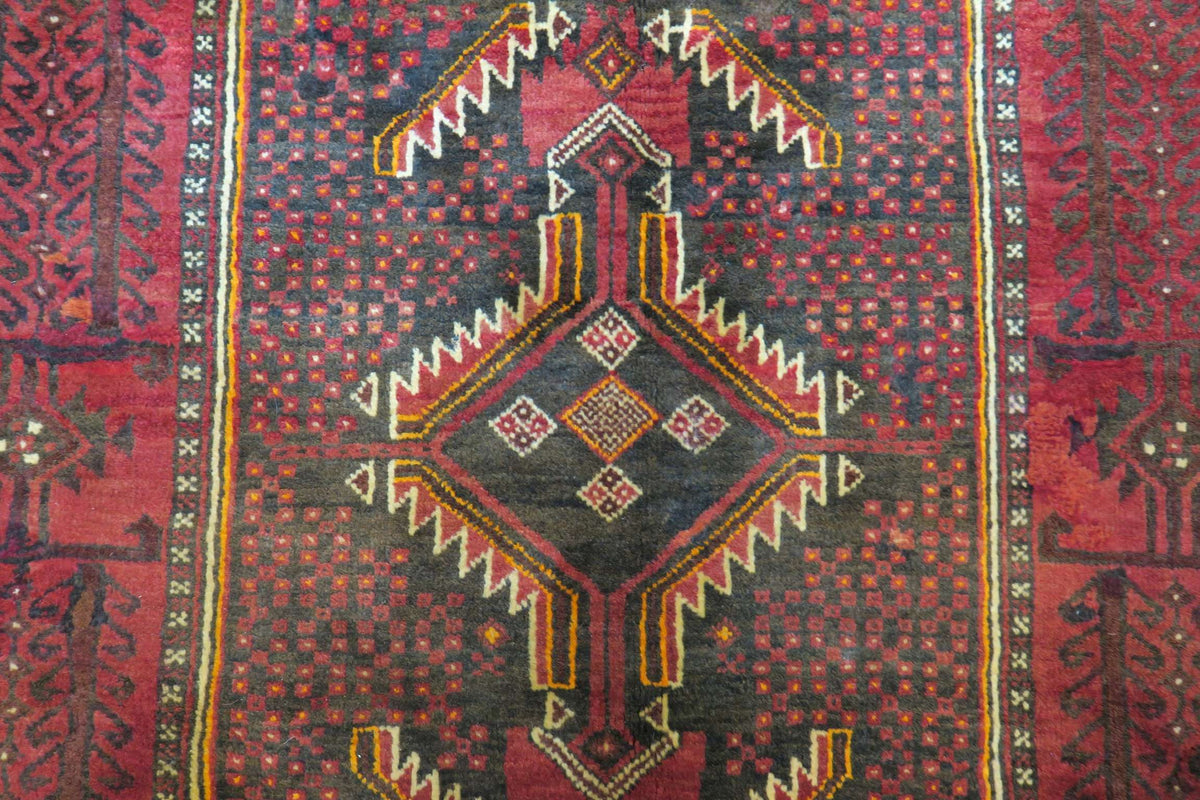 3'3'' x 5'9'' Persian Baluch Rug image 10