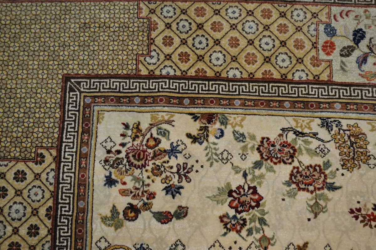2' 5" x 3' 8" India Agra Rug image 8