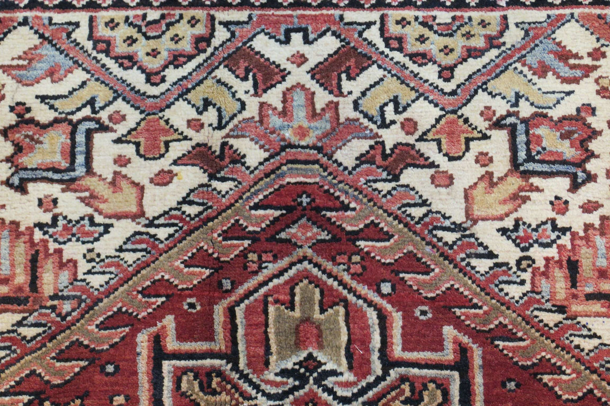 7' 9" x 11' 1" Persian Gorevan Rug image 10