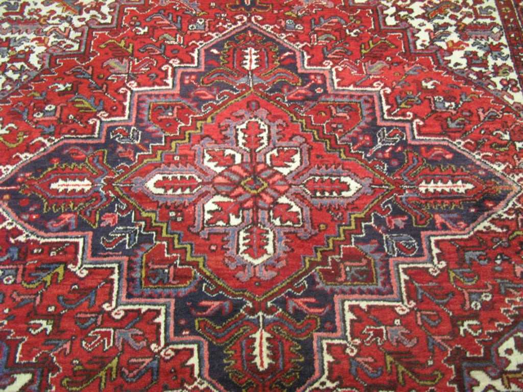 7' 9" x 10' 3" Persian Heriz Rug image 7