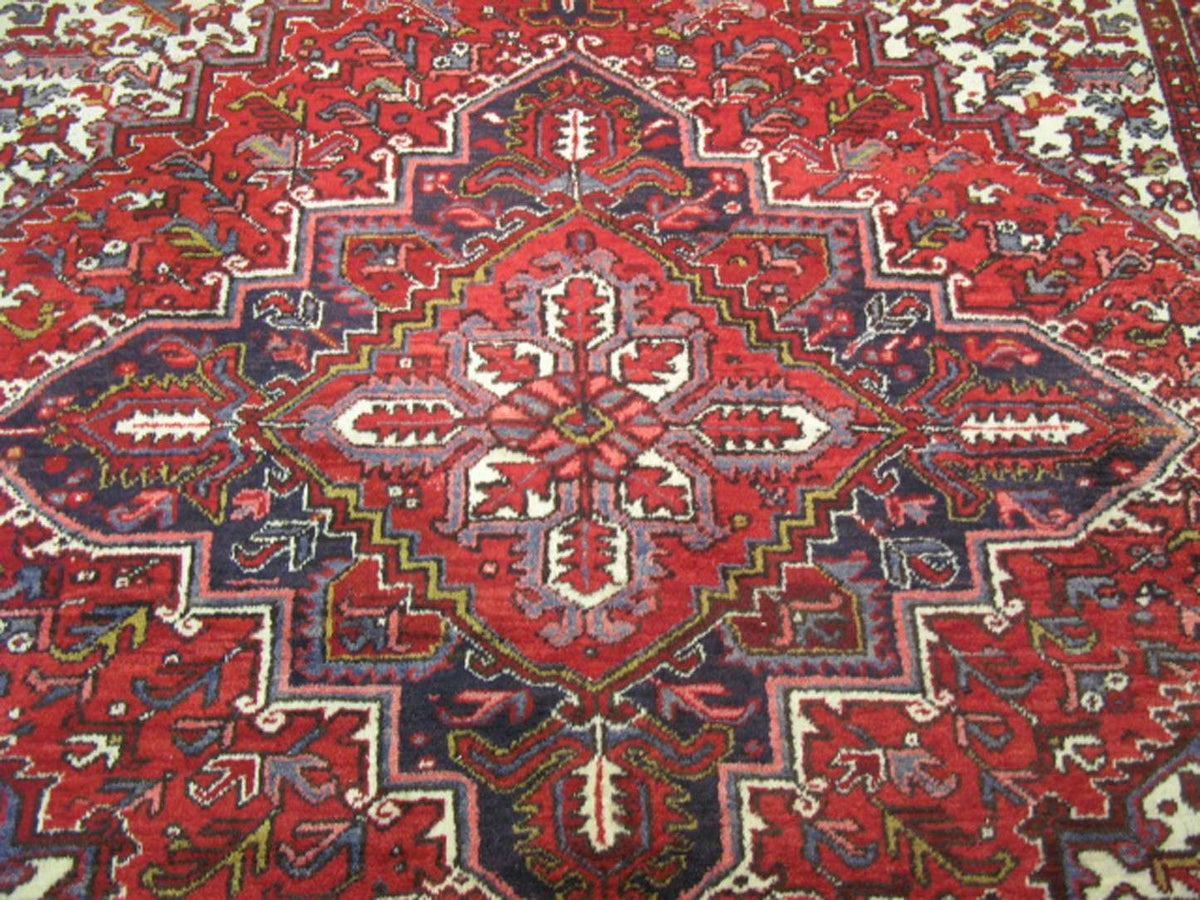 7' 9" x 10' 3" Persian Heriz Rug image 7