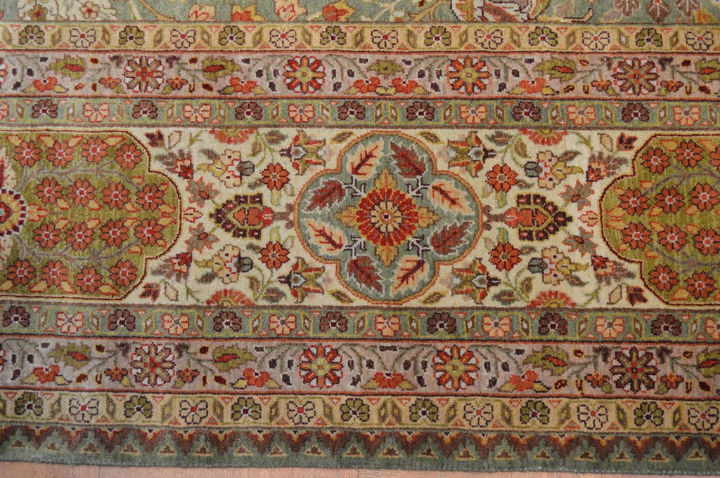 9' 9" x 14' 2" India Agra Rug image 12