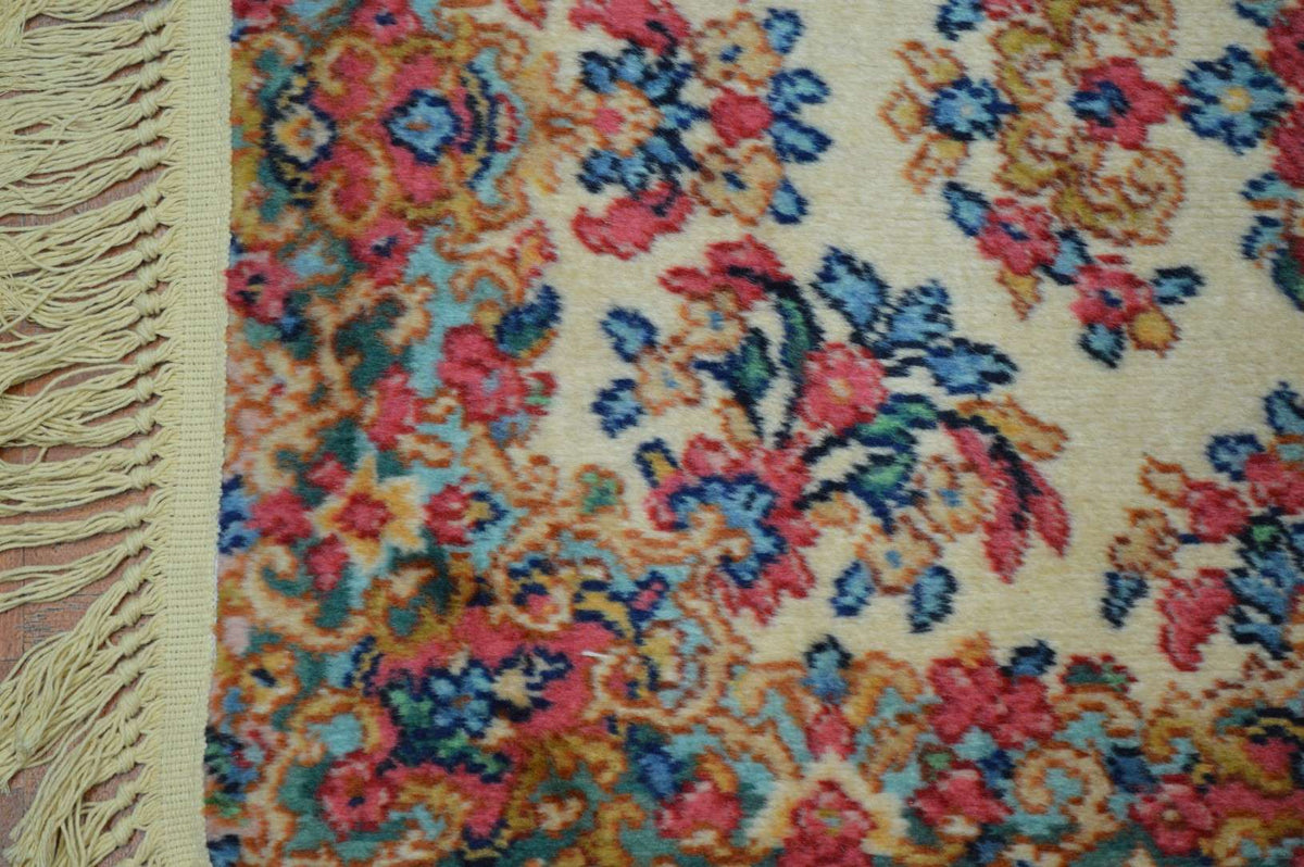 2' 0" x 4' 7" USA Karastan Rug image 10