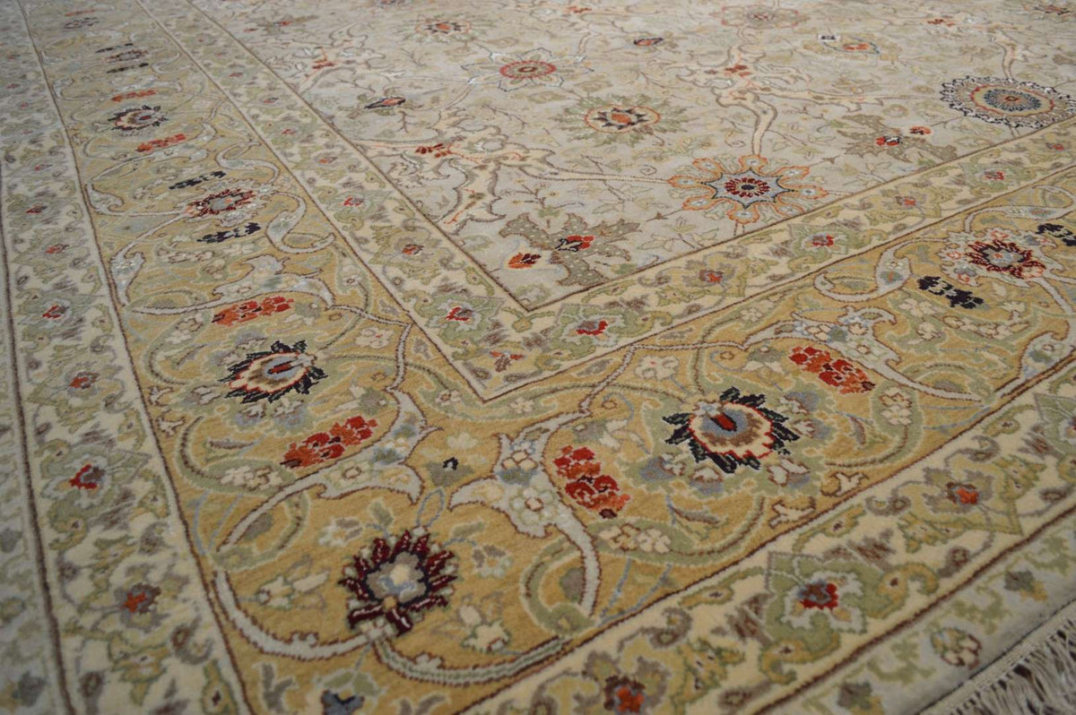 8' 1" x 9' 9" India Agra Rug image 11