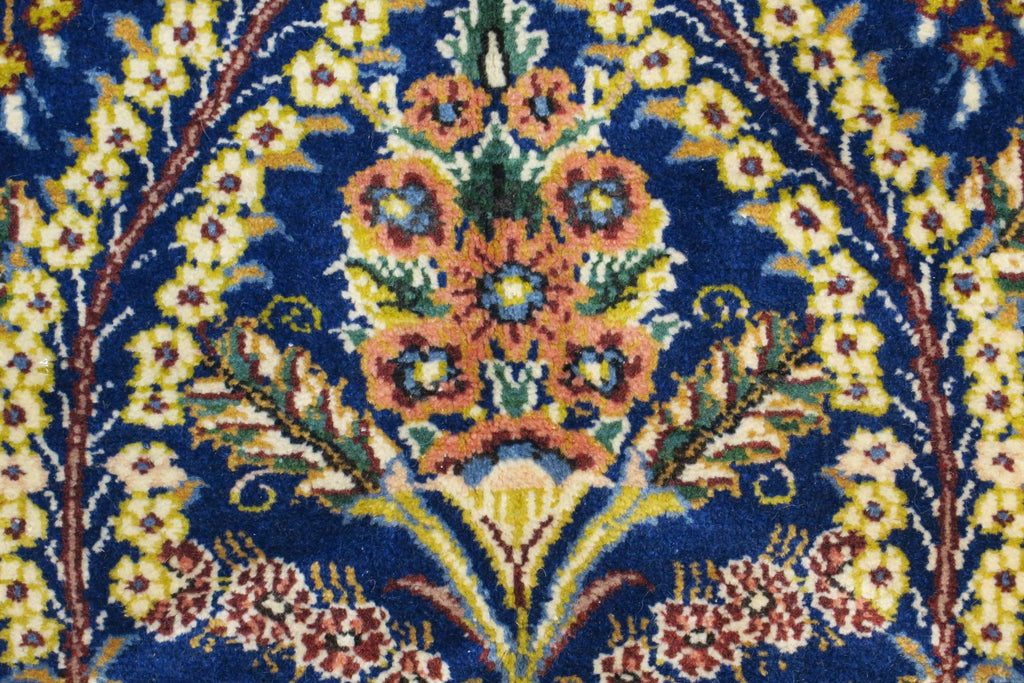 3' 5" x 5' 6" Persian Qoumsheh Rug image 5